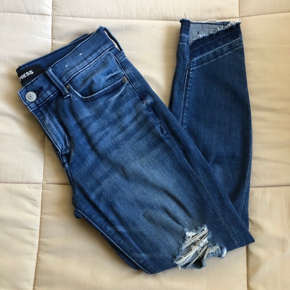 Express Mid Rise Ripped Stretch Cropped Jean - Picture 3 of 10